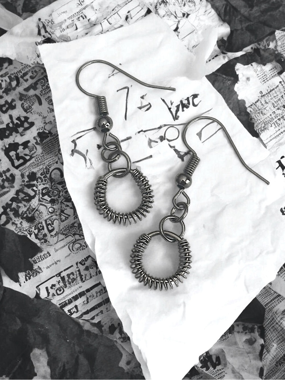 5 For $25💫Alternative Gunmetal Coiled Spring Dangles Earrings